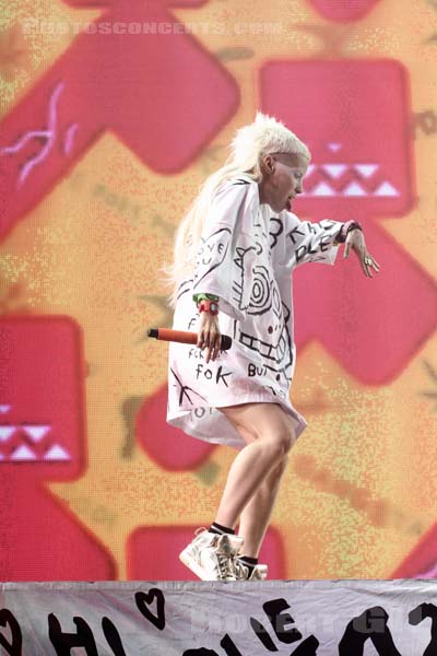 DIE ANTWOORD - 2015-06-27 - PARIS - Hippodrome de Longchamp - Anri du Toit [Yolandi Visser]